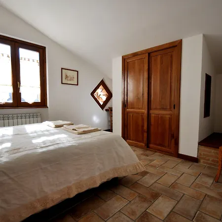 Cerqua Rosara 度假居 Valtopina